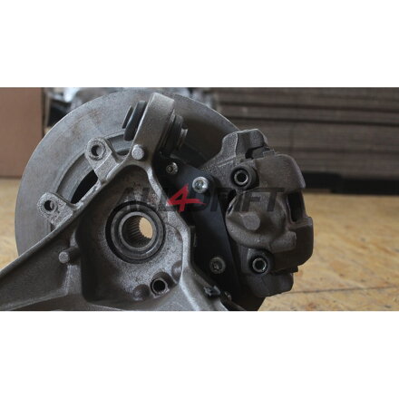 Adaptér pro připojení brzdičů/třmenů pro hydraulickou ruční brzdu BMW E46 - šroubovací