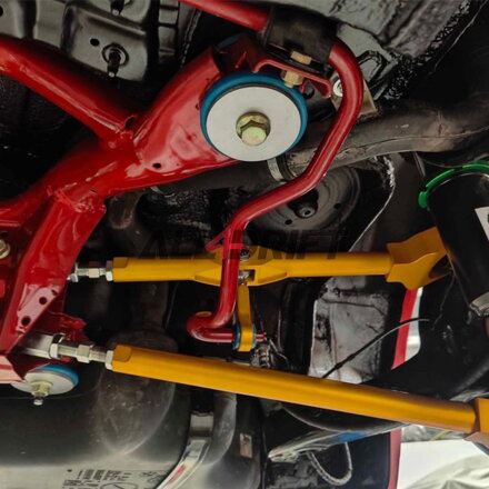 Zadní horní camber ramena z hliníku s úchyty pro stabilizátor – BMW E46