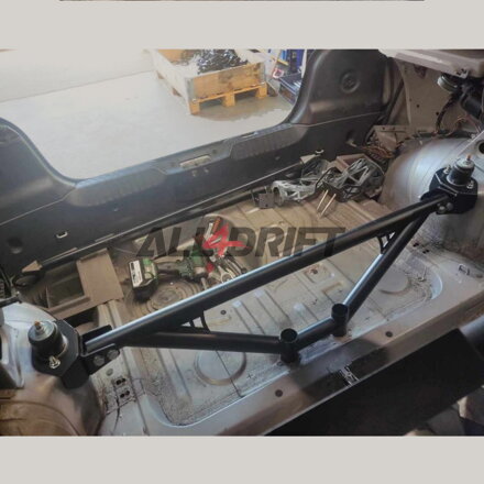 Zadní rozpěrná tyč BMW E36 Compact XBRACE
